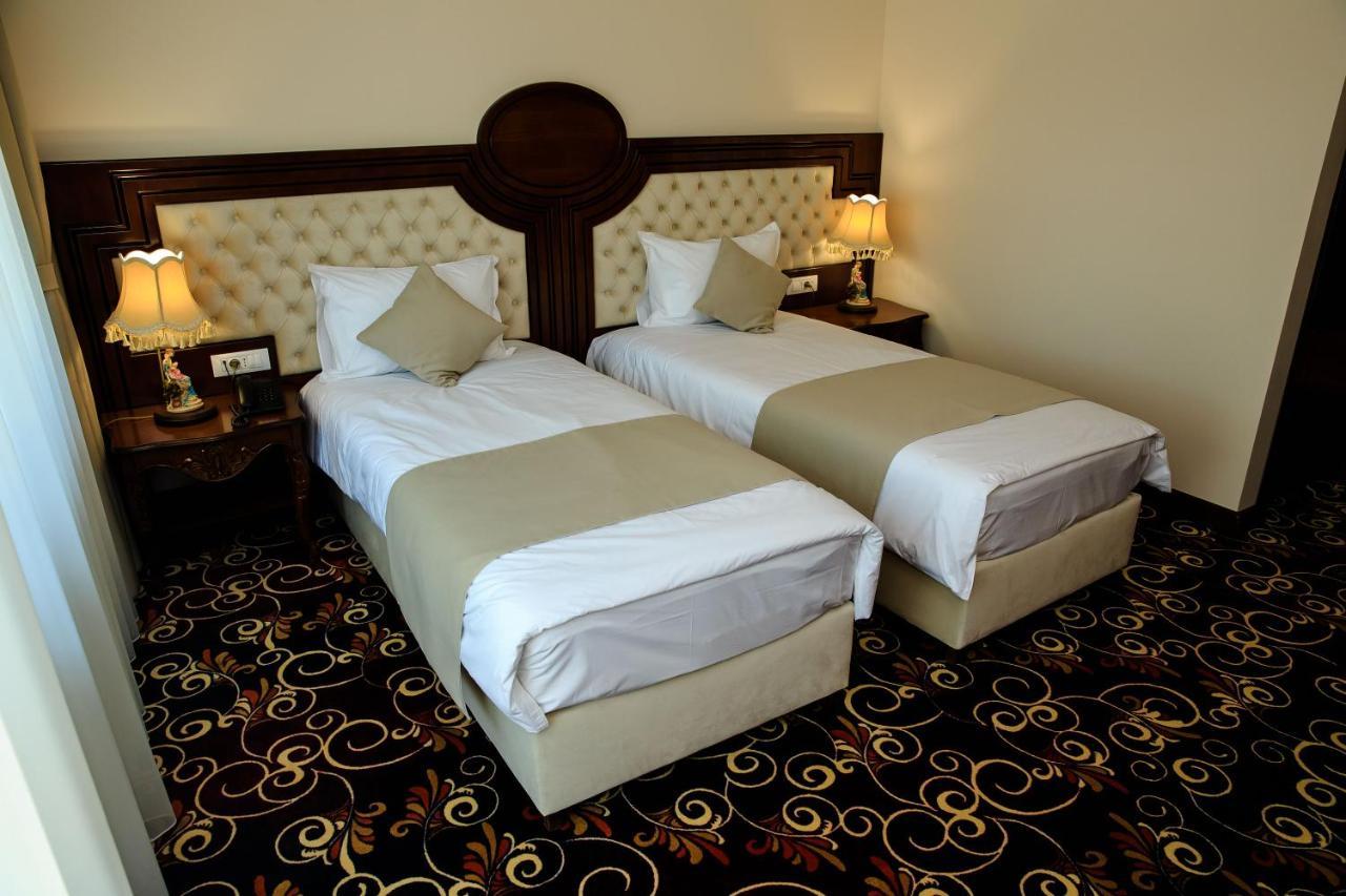 La Casa Cu Stuf Hotel Baldovinesti Bagian luar foto