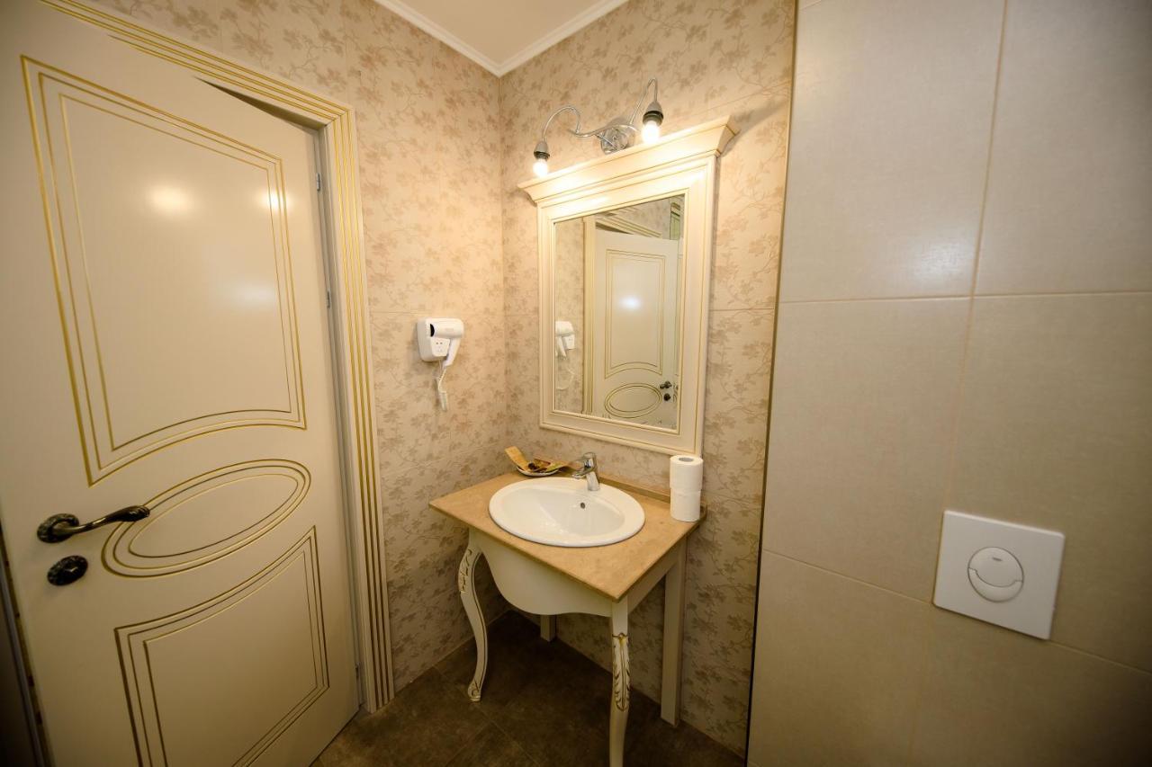 La Casa Cu Stuf Hotel Baldovinesti Bagian luar foto
